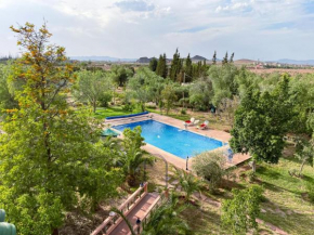 Maison avec piscine et grand jardin 1 hectare